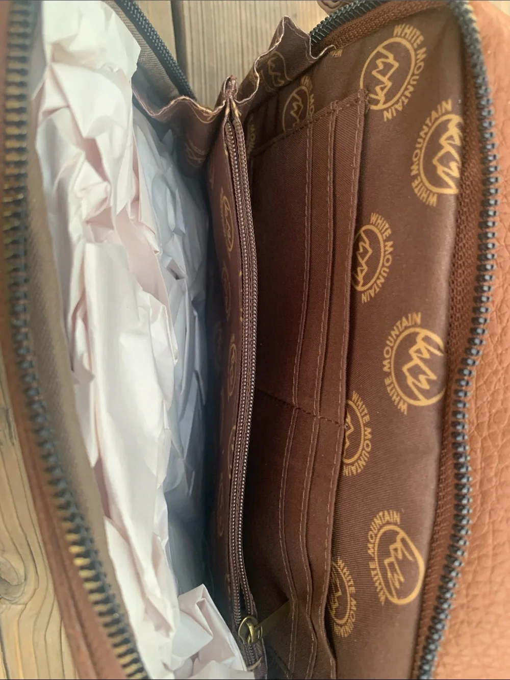 White Mountain compact crossbody